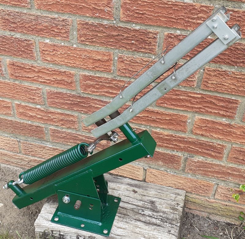 Pointer Double Arm Clay Pigeon Trap (SR340)